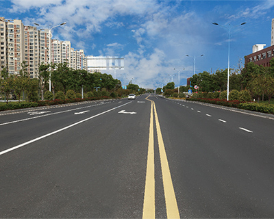 ���е�·����